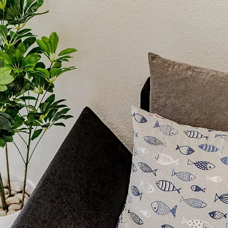 Stone House Blaca - Two Bedroom Stone House With Terrace And Sea View Hébergement de vacances *