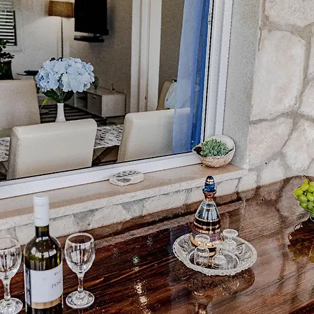 Stone House Blaca - Two Bedroom Stone House With Terrace And Sea View Hébergement de vacances Blato (Korcula)