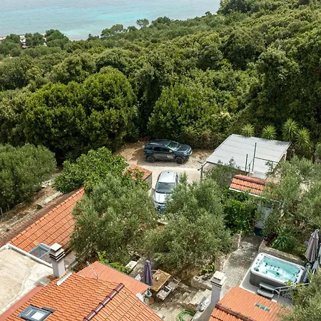 Hébergement de vacances Stone House Blaca - Two Bedroom Stone House With Terrace And Sea View