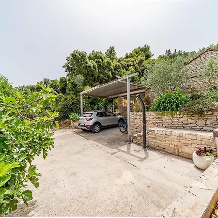 Stone House Blaca - Two Bedroom Stone House With Terrace And Sea View Hébergement de vacances *