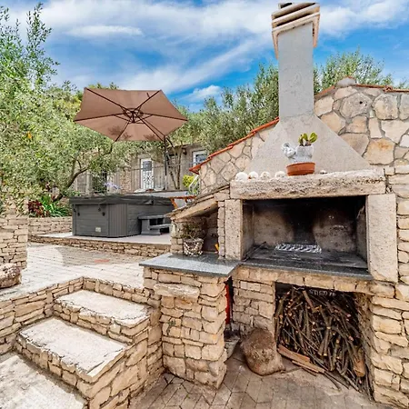 Hébergement de vacances Stone House Blaca - Two Bedroom Stone House With Terrace And Sea View *