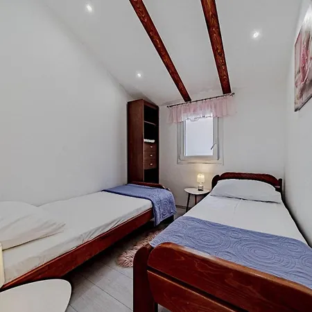 Stone House Blaca - Two Bedroom Stone House With Terrace And Sea View *