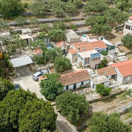 Stone House Blaca - Two Bedroom Stone House With Terrace And Sea View