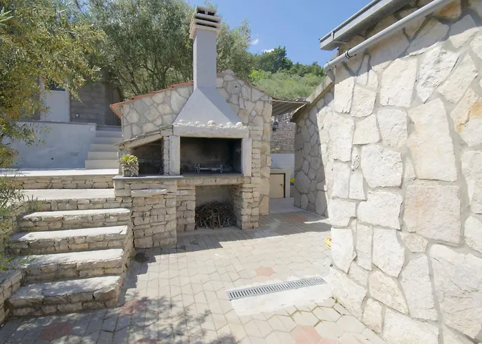 Stone House Blaca - Two Bedroom Stone House With Terrace And Sea View