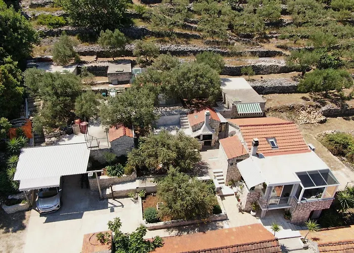 Stone House Blaca - Two Bedroom Stone House With Terrace And Sea View 펜션