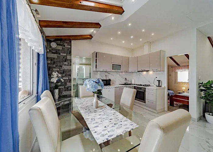 펜션 Stone House Blaca - Two Bedroom Stone House With Terrace And Sea View Blato (Korcula)