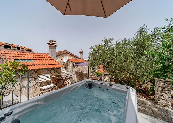 Stone House Blaca - Two Bedroom Stone House With Terrace And Sea View 펜션 *