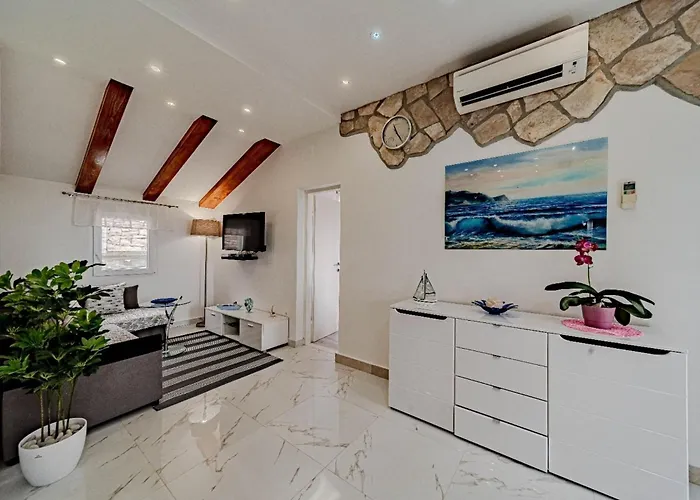 펜션 Stone House Blaca - Two Bedroom Stone House With Terrace And Sea View