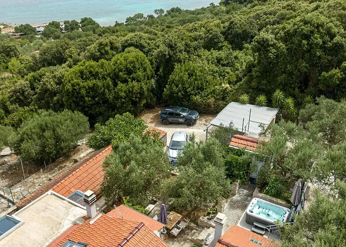 펜션 Stone House Blaca - Two Bedroom Stone House With Terrace And Sea View