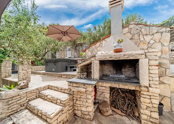 펜션 Stone House Blaca - Two Bedroom Stone House With Terrace And Sea View *