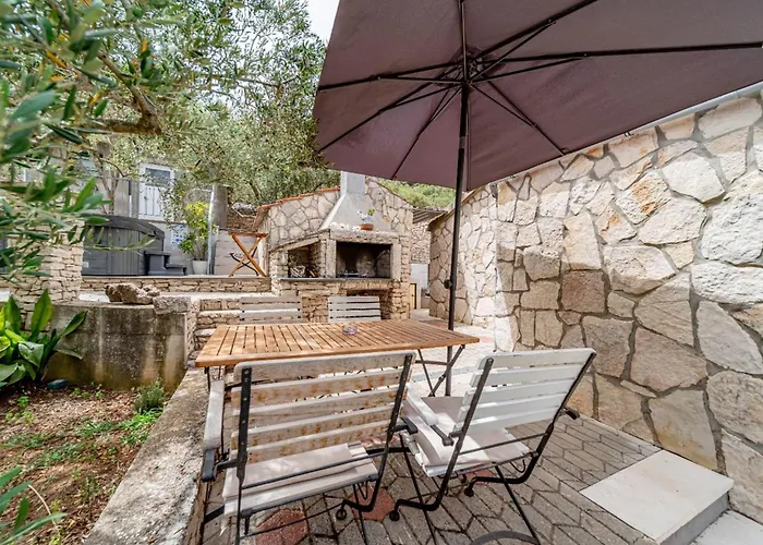 펜션 Stone House Blaca - Two Bedroom Stone House With Terrace And Sea View