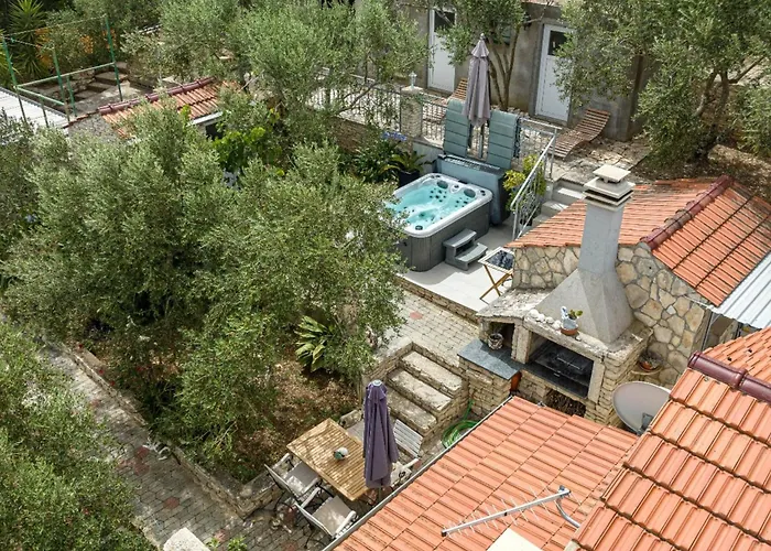 펜션 Stone House Blaca - Two Bedroom Stone House With Terrace And Sea View