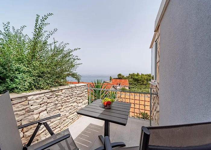 Stone House Blaca - Two Bedroom Stone House With Terrace And Sea View 펜션