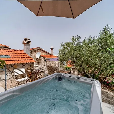 Stone House Blaca - Two Bedroom Stone House With Terrace And Sea View 別荘 *