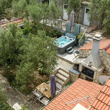 Holiday home Stone House Blaca - Two Bedroom Stone House With Terrace And Sea View