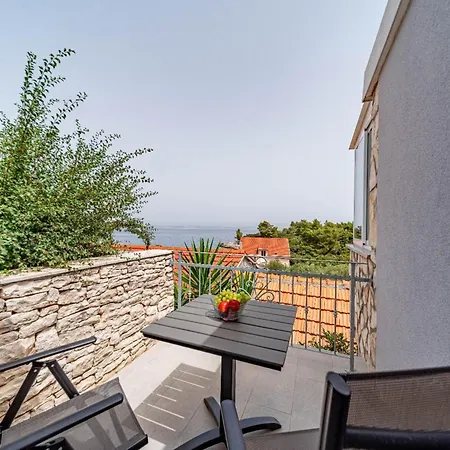Stone House Blaca - Two Bedroom Stone House With Terrace And Sea View Holiday home